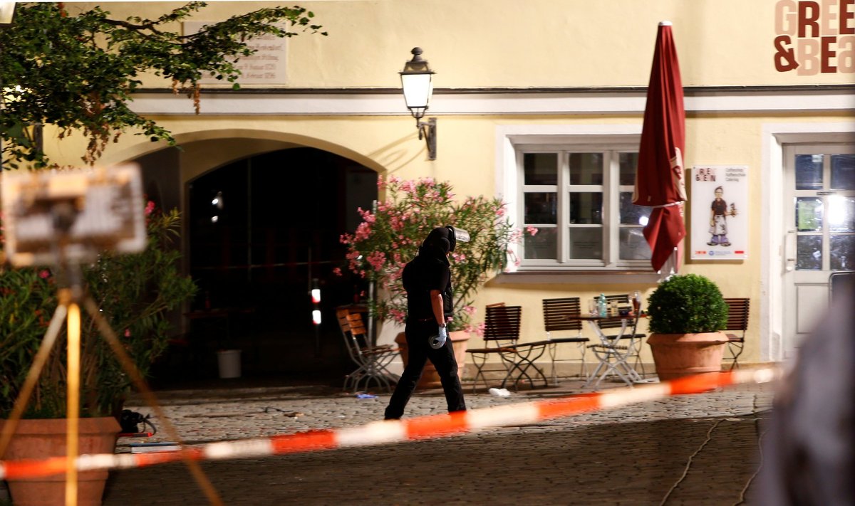 Vokietijos Ansbacho mieste savižudis detonavo bombą bare