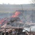 Didžiulės pajėgos kovojo su gaisru Šalčininkų rajone: sudegė 20 įvairios paskirties pastatų