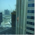 Dubajuje užsiliepsnojo prabangus dangoraižis