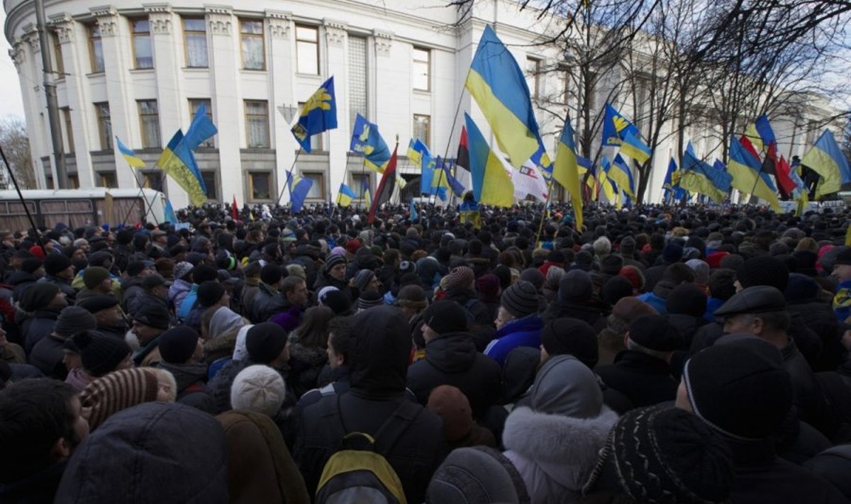 Ukrainos vyriausybė atsilaikė