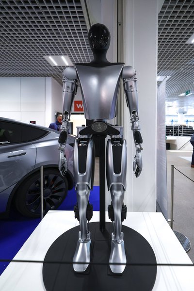 „Tesla Optimus“ robotas 