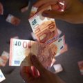 Lietuvių piniginės turėtų pilnėti ir kitąmet: primena, kad skolintos lėšos turės savo kainą