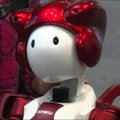 Naujausias „Hitachi“ robotas humanoidas geba parodyti kelią ir moka užsienio kalbų