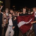 Istorinę pergalę pasiekę latviai švenčia – šalyje paskelbta nedarbo diena