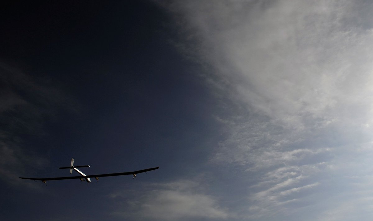 Šveicarijoje sukurtas saulės energija varomas lėktuvas "Solar Impulse"