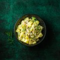 Vokiškos bulvių salotos su krapais – pikantiško skonio