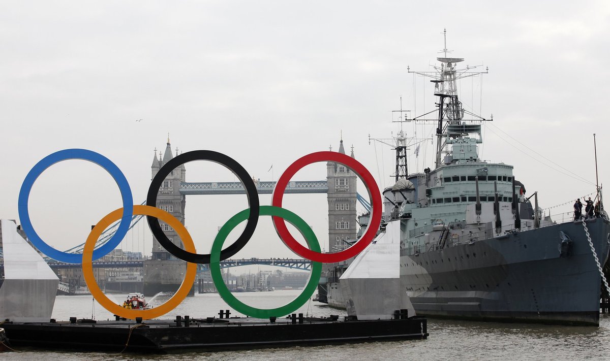 Olimpiniai žiedai prie Temzės upės Londone