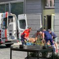 Medikai išskubėjo į Vilniaus centrą: nuo 3 aukštų namo stogo nukrito ir susižalojo darbuotojas