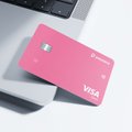 „Paysera“ Europos klientams pristato šaltibarščių spalvos mokėjimo kortelę