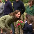 Didžiosios Britanijos hercogienė Kate pirmą sykį po trečiojo vaiko gimimo viena pasirodė viešumoje