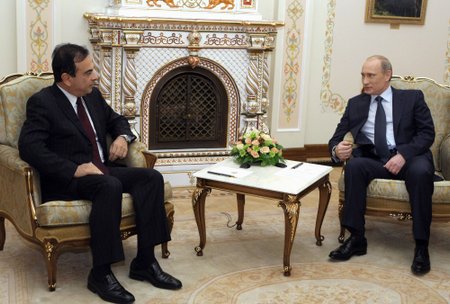 Carlosas Ghosnas (kairėje) ir Vladimiras Putinas
