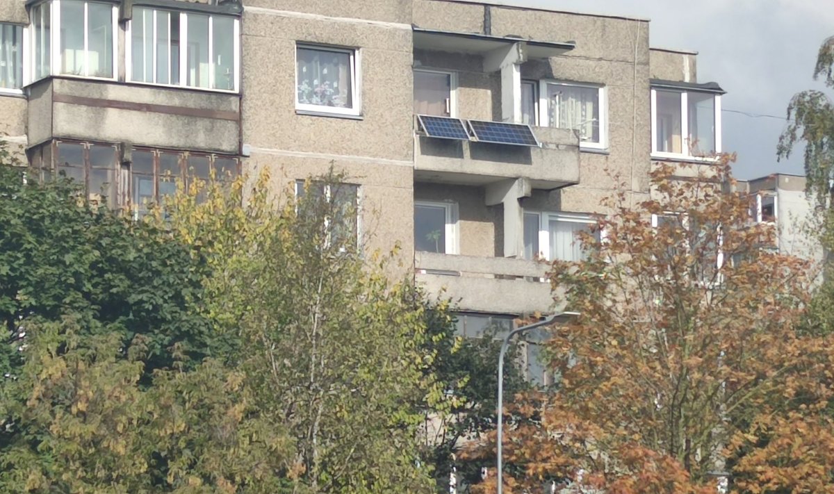 Saulės elektrinė ant balkono