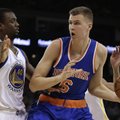 K. Porzingis nublanko prieš pergales skinantį „Warriors“ žvaigždyną