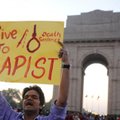 Indijos miestų gatves blokavo septynmetės išžaginimu pasipiktinę protestuotojai
