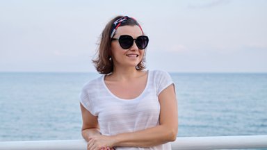 Saulės akinius vertėtų rinktis ne tik pagal grožį: 5 paprasti patarimai, kurie palengvins pasirinkimą