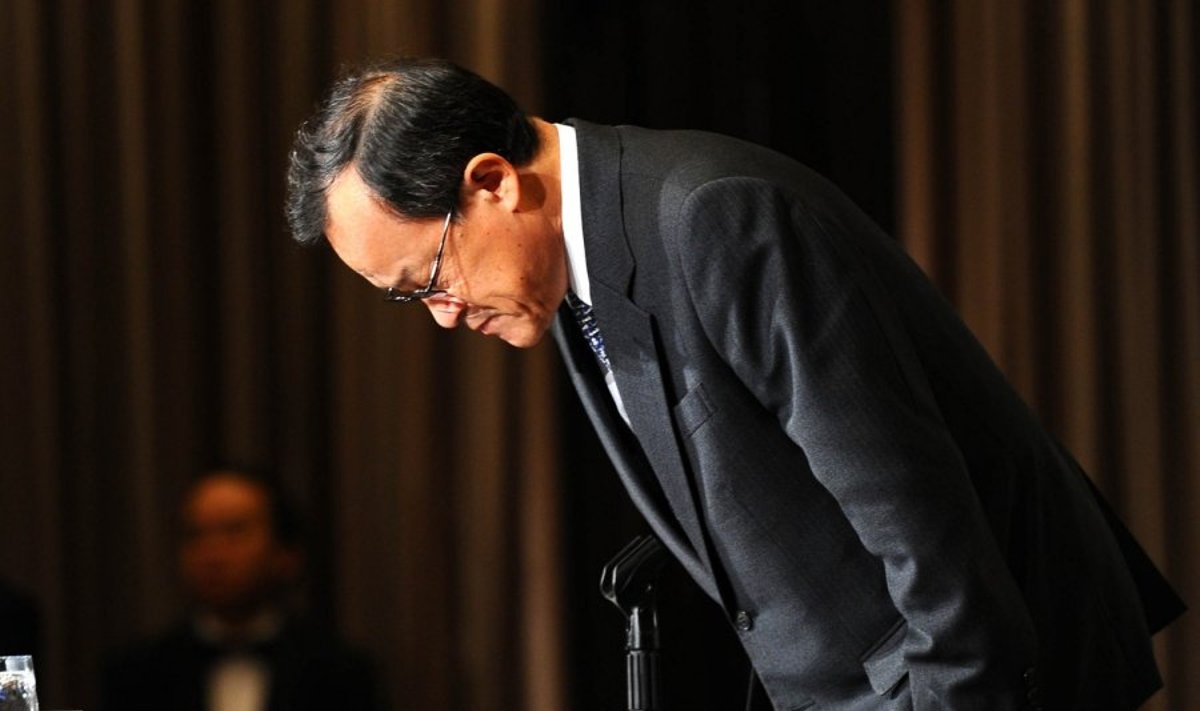 "Olympus" prezidentas Shuichi Takayama atsiprašo už įmonės klaidas