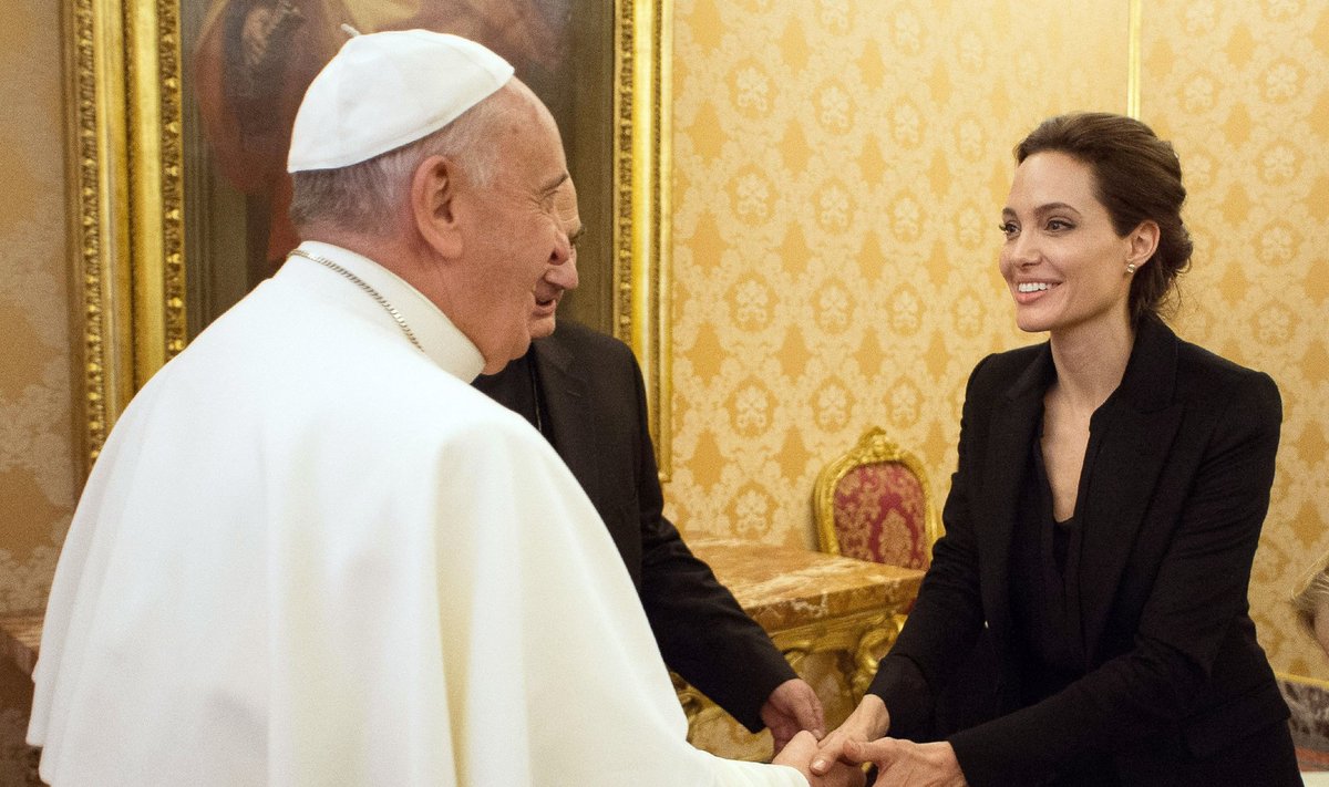 Angelina Jolie su popiežiumi Pranciškumi
