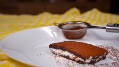 Kakavinis biskvitas su ledais – gaivus desertas ir mažam, ir dideliam