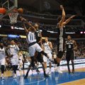 NBA lygoje – M. Elliso vaidyba ir „Spurs“ pergalė Teksaso derbyje bei 40 K. Irvingo taškų