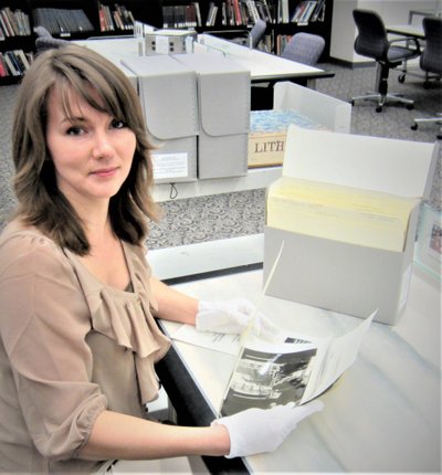 G. K. Sviderskytė Jungtinių Valstijų nacionaliniame archyve Merilende, JAV, 2013 m.
