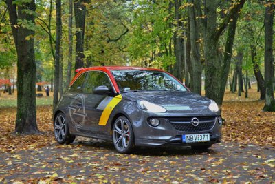 "Opel Adam S" Lietuvoje alternatyvų iš esmės neturi