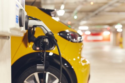 Elektromobilis gali padėti uždirbti pinigų.
