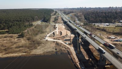 Kaune statomas tiltas per Nerį