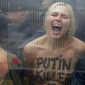 FEMEN в Брюсселе: "Хорошая работа, Путин!"