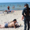 Reidas Palangos paplūdimiuose: svaigalai nedingo, geriantieji dangstosi savo teisėmis