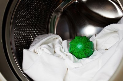 Chemikų teigimu, plačiai reklamuojami skalbimo rutuliai nėra efektyvūs