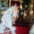 Italijoje surengtos prašmatnios ceremonijos metu susituokė Kourtney Kardashian ir Travisas Barkeris