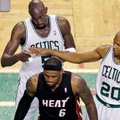 „Celtics“ po pratęsimo antrą kartą įveikė „Heat“ klubą ir išlygino NBA pusfinalio rezultatą