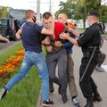 Лукашенко об уличных акциях: никому не позволено пинать ногами правоохранителей