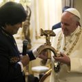 Bolivijos prezidentas popiežiui Pranciškui įteikė itin keistą dovaną