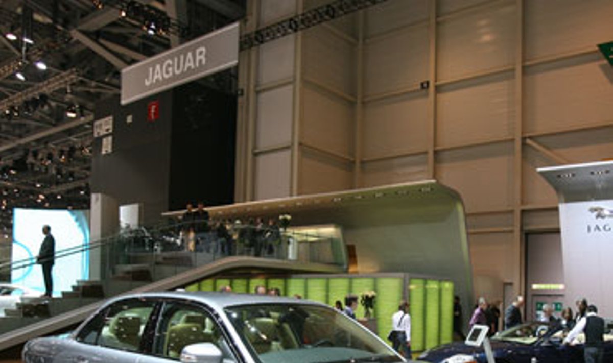 "Jaguar XJ"