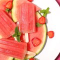 Sveikesnė mityba vasarą: specialistai pataria, ką įtraukti į valgiaraštį, ir ko – atsisakyti