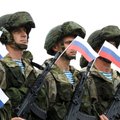 Kariniai stebėtojai Baltarusijoje fiksuoja į pratybas atvykstančius Rusijos karius