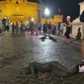 Ant Šv. Angelo tilto Romoje – miegančio migranto statula