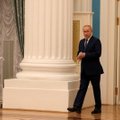 Putinas po Macrono pasiūlymo švelnina toną: pripažįsta kompromiso galimybę