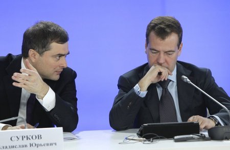 Vladislavas Surkovas ir Dmitrijus Medvedevas
