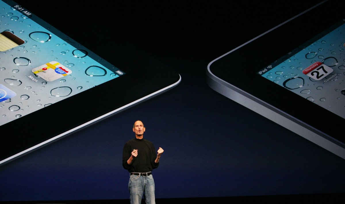Steve'as Jobsas pristato iPad2