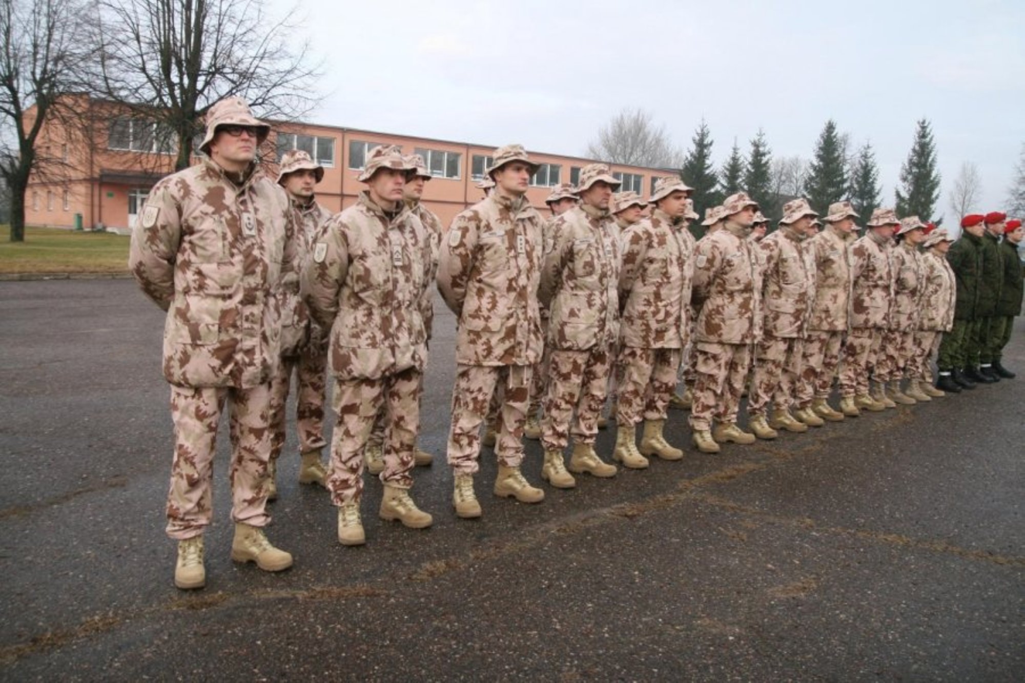 Į Tarptautinę Misiją Afganistane Išlydėti Lietuvos Kariai - Delfi