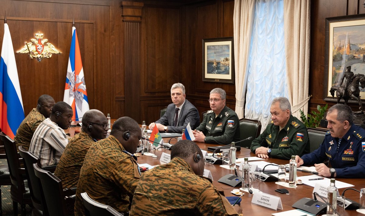Burkina Faso atstovai Rusijoje susitiko su gynybos ministru Sergejumi Šoigu