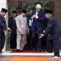 JAV valstybės sekretorius į musulmonų šventovę įėjo be batų