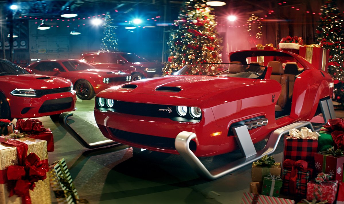 "Dodge Challenger" pavertė galingiausiomis Kalėdų Senelio rogėmis