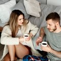Pakanka vos 5 sekundžių santykiams pagerinti: tai darydamos kasdien poros jaučiasi artimesnės