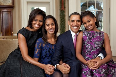 Prezidentas Barack'as Obama, pirmoji ponia Michelle Obama ir jų dukros, Sasha ir Malia