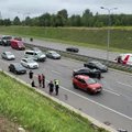 Vilniaus Vakariniame aplinkkelyje – BMW avarija, pranešama apie spūstis