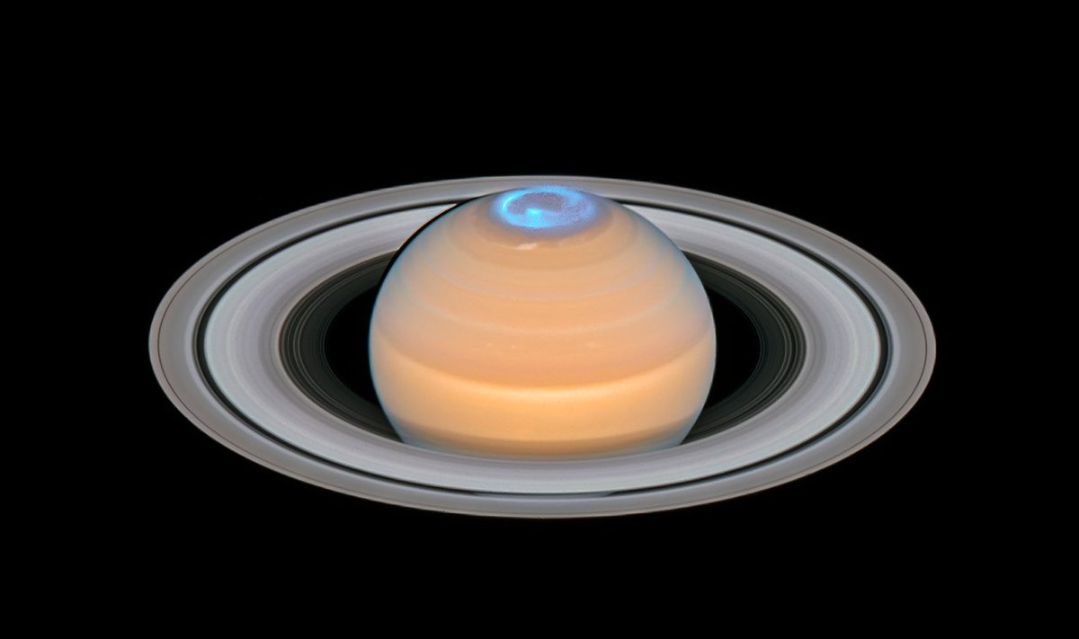 Šiaurės pašvaistės Saturne