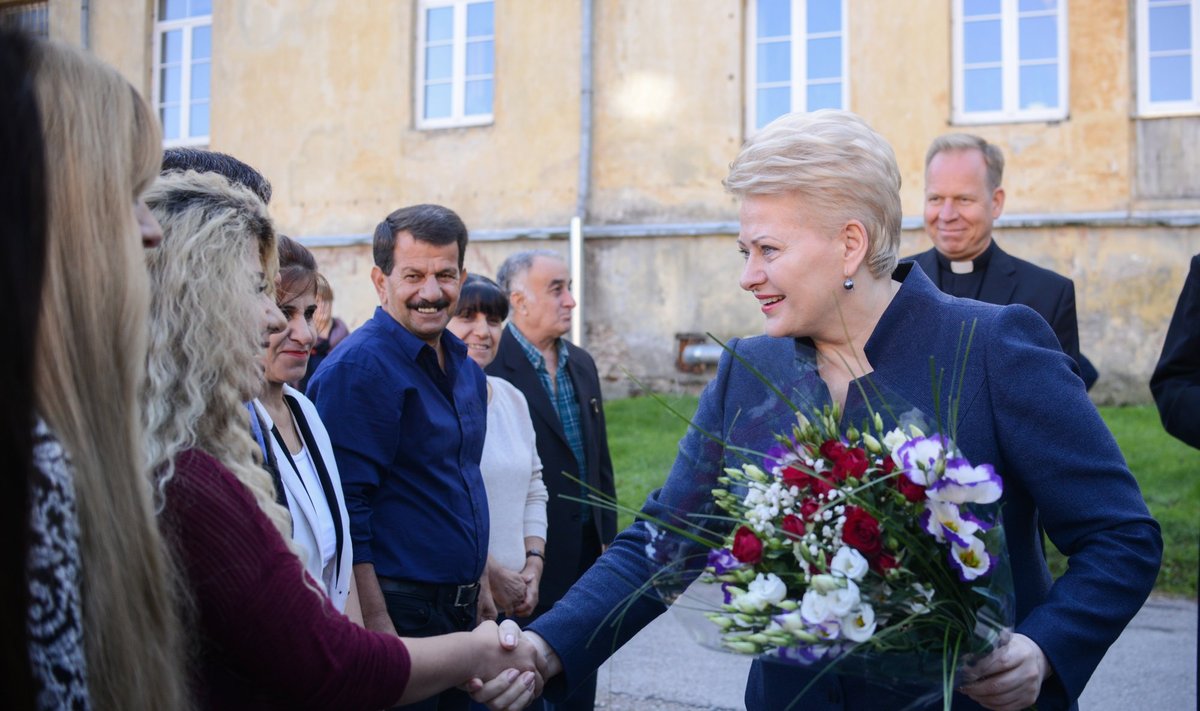 President Dalia Grybauskaitė greets a refugee family from Iraq